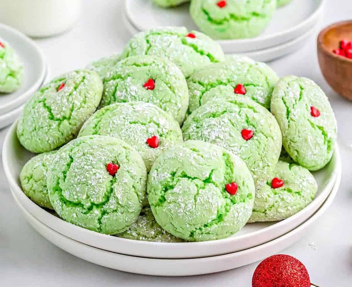 https://www.goodtaste.tv/wp-content/uploads/2023/12/zz-Grinch-Cookies-Photo-Credit-Mom-on-Timeout-e1701661224836.jpeg