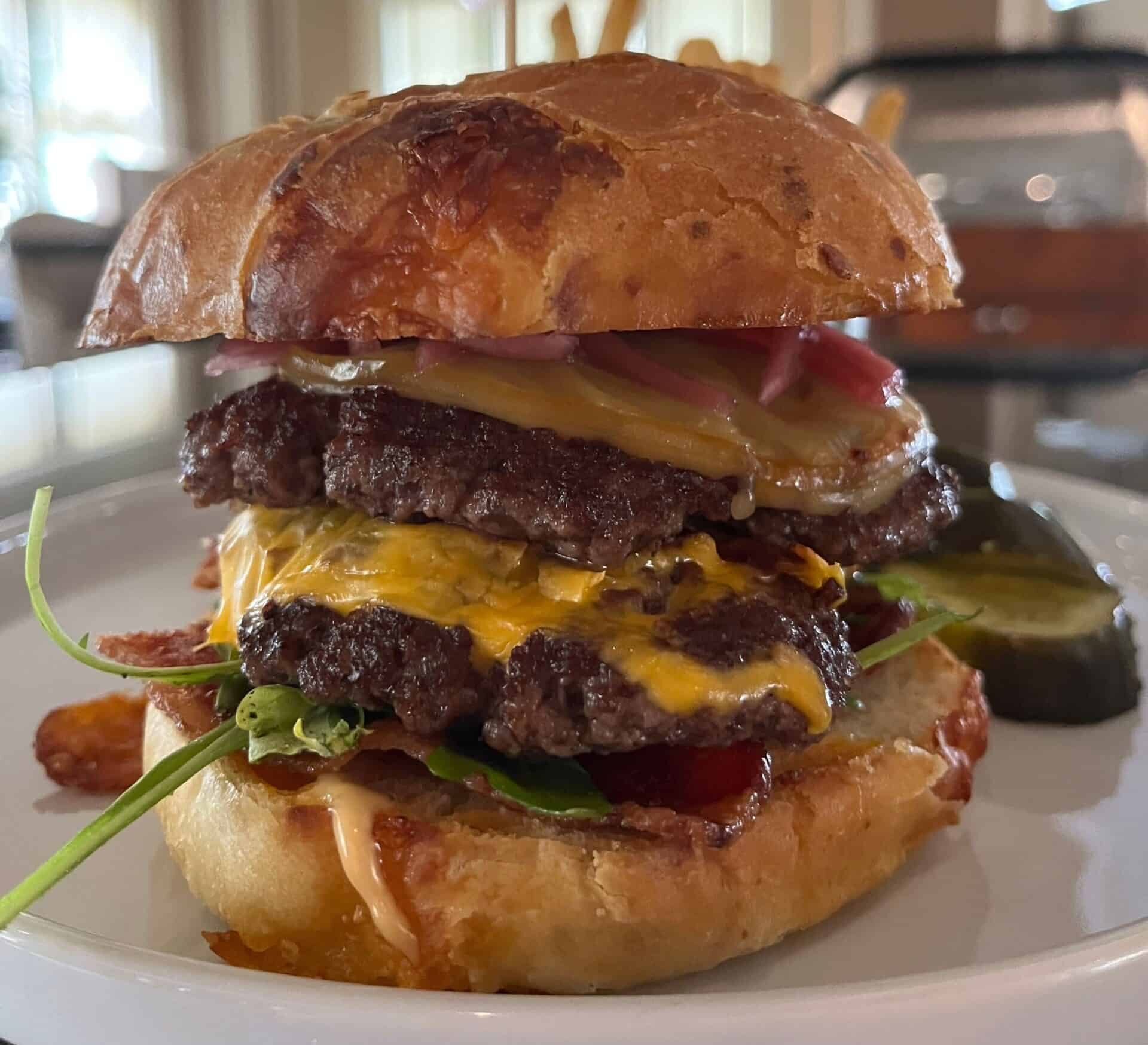 072524 centenneial burger at the landmark prime rib in dallas